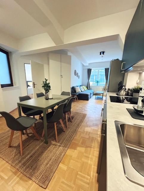 Central City Apartment for 8 in Hamburg