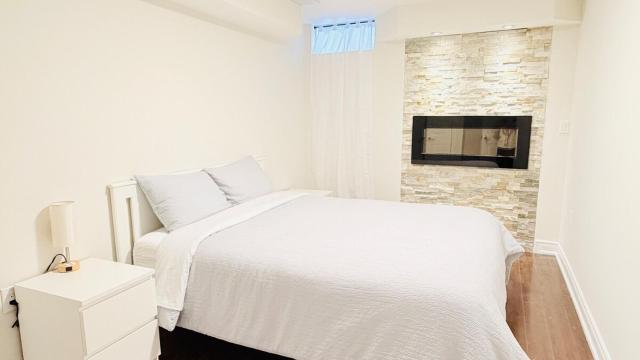 Newly Renovated Private Suite Separate Entrance