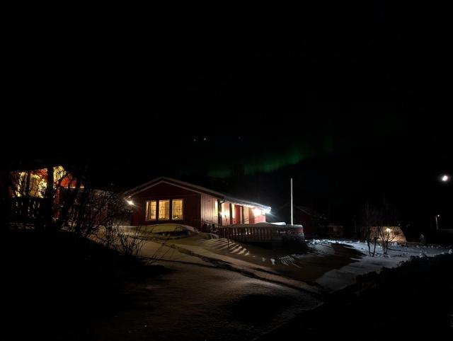 Cabin in stunning surroundings in Neverfjord