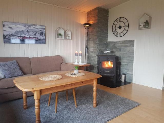 Cabin in stunning surroundings in Neverfjord