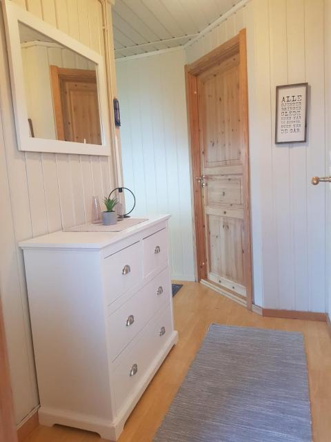 Cabin in stunning surroundings in Neverfjord