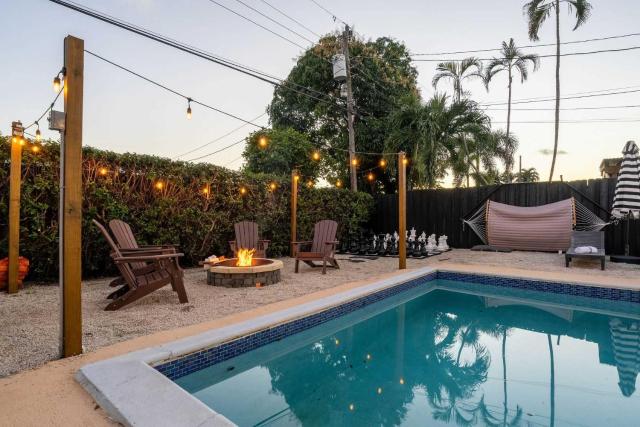 Hollywood Heated Pool Mini Golf Unique VR Room