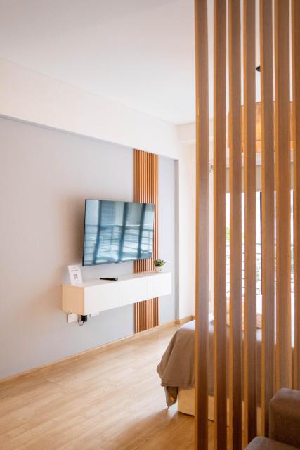 Hollywood Modern Vibe Apartment