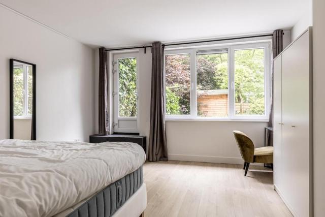 Modern Ground-Floor Apartment with Garden