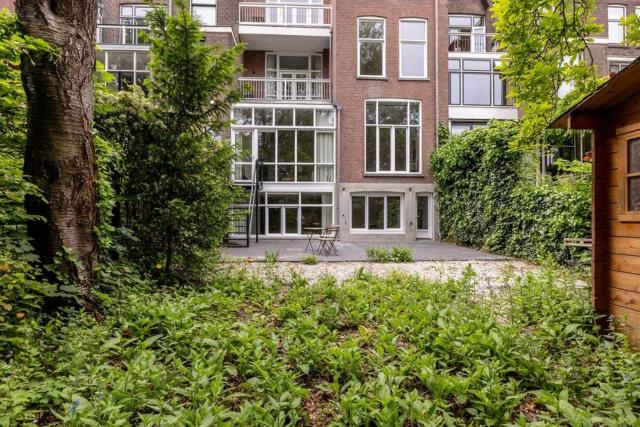 Modern Ground-Floor Apartment with Garden