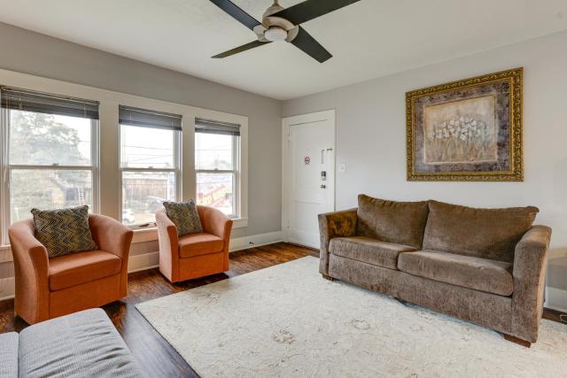 Updated Apt w/ Parking Spot: 6 Mi to NRG Stadium!