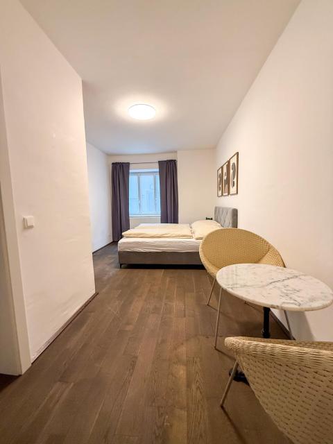 Danube Holiday Homes Citywall Apartment