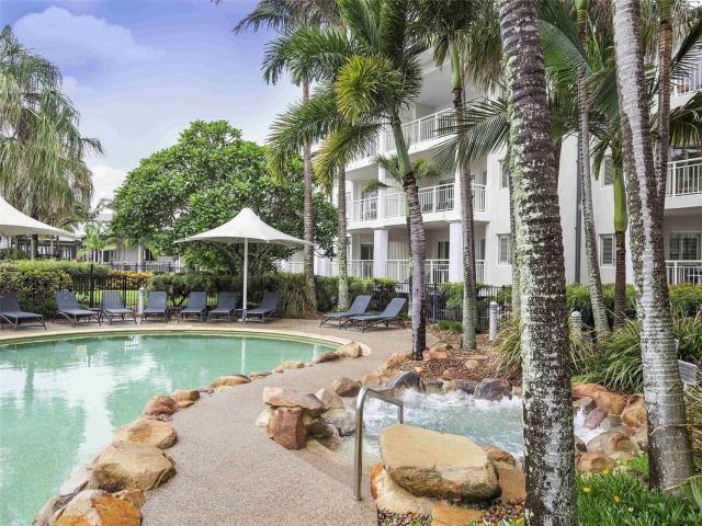 Privately Let Hotel Suite 6225 at Mantra Salt Beach Resort