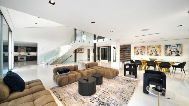 Hollywood Hills 6BR Luxury Home w Pool, Theater & Panoramic Views
