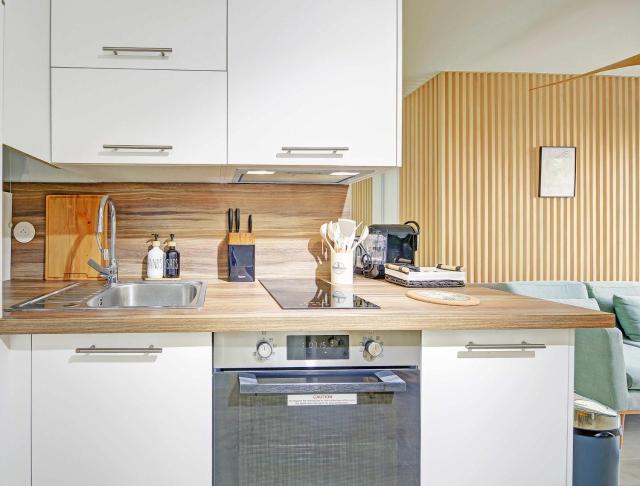 Bright Studio with Balcony near Paris