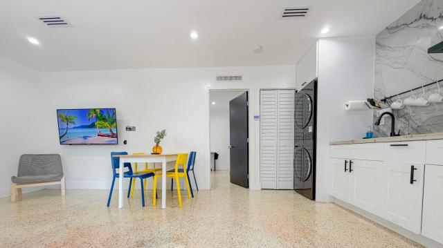 Designer 1BR Retreat Heart of Miami Pool