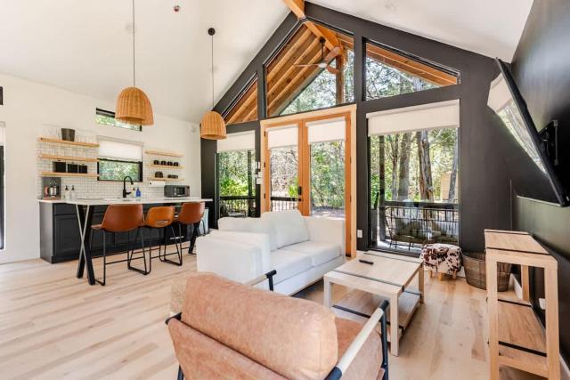 Relaxing Ranch Friendly Animals Modern Stay Cabin 1