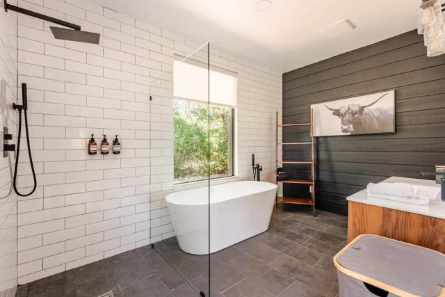 Relaxing Ranch Friendly Animals Modern Stay Cabin 1