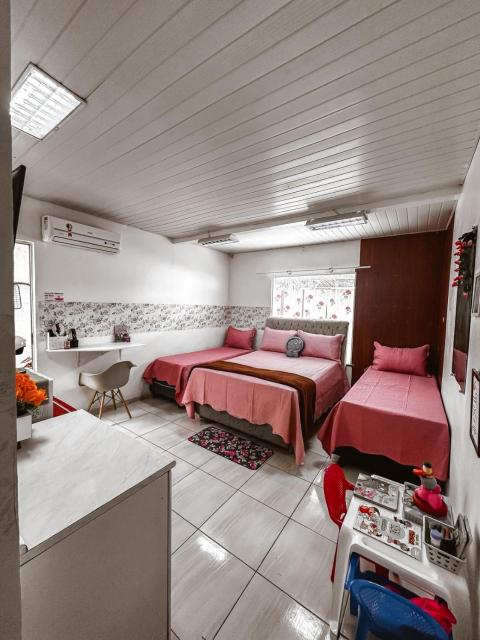 Hostel das Flores - Suíte Master Quarto Privativo com Banheiro Privativo