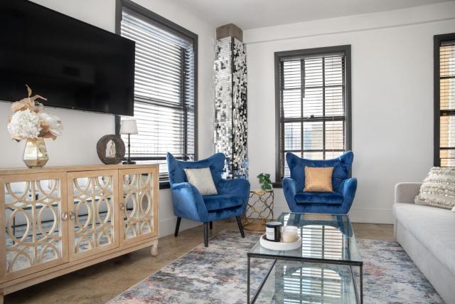 Stylish loft 2 queens & 2 sofas