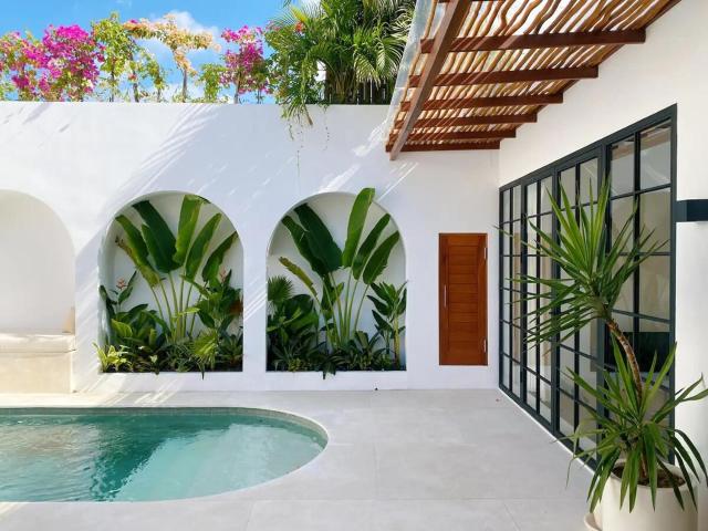 Private Pool Villa in Central Canggu-Walk to Cafés