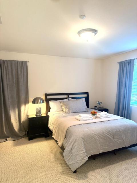 Spacious 3BR 3BA Home ,Sleep 9,3 Car Garage Garden Near DTLA Pasadena Hollywood