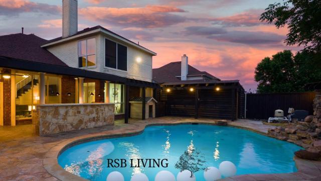 Prestigious 5BR 3B Home with Pool Sauna Game Room & Bar