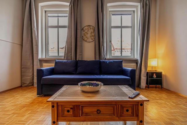 Spacious Two Bedroom Apartment With Living Room Near Wiener Stadthalle