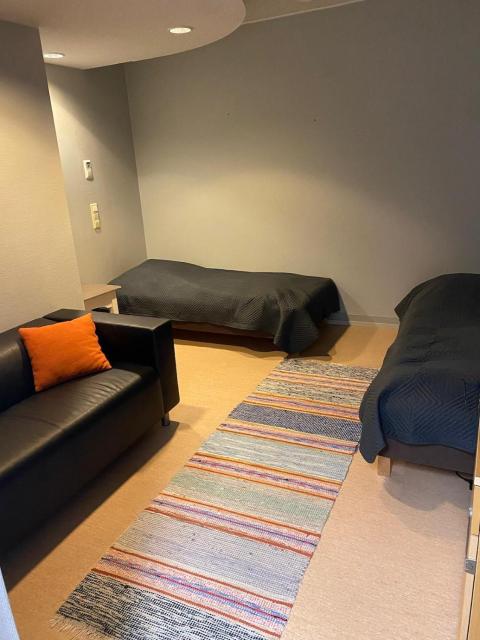 Varastotie 1C