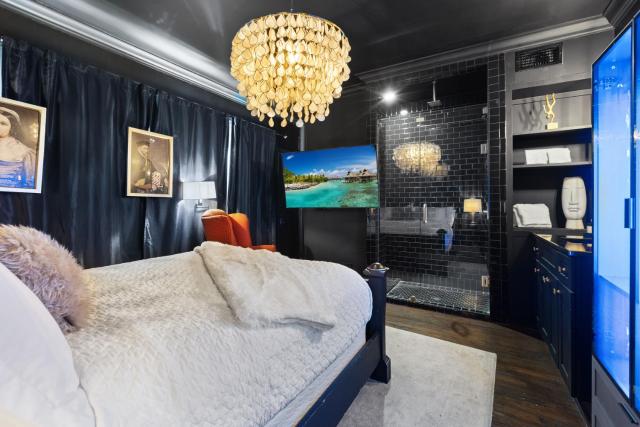 Spacious studio condo in historic Munger Place