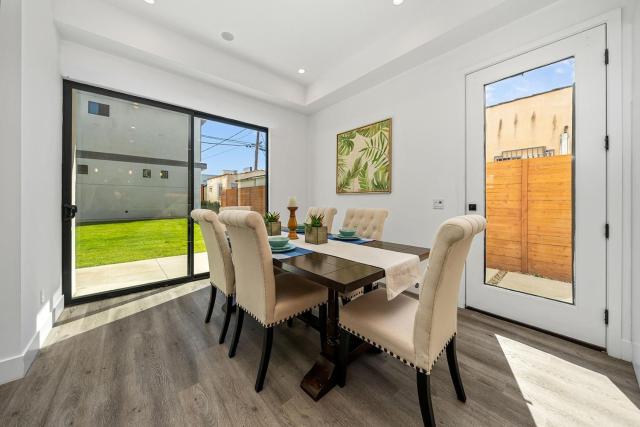 5BR Gorgeous Melrose Villa with Parking