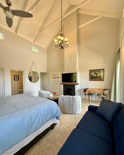 Grand View Cottages - 2 King Suites - Entire Cottage