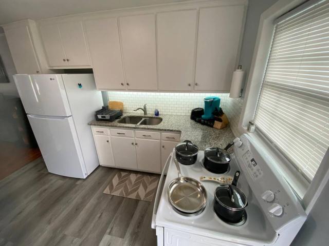 Quiet in Town - 2 beds, Large TVs, Big Parking , Nintendo & EV Ready