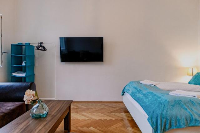 2BR Apt with King Beds & Wi-Fi - Long Stay