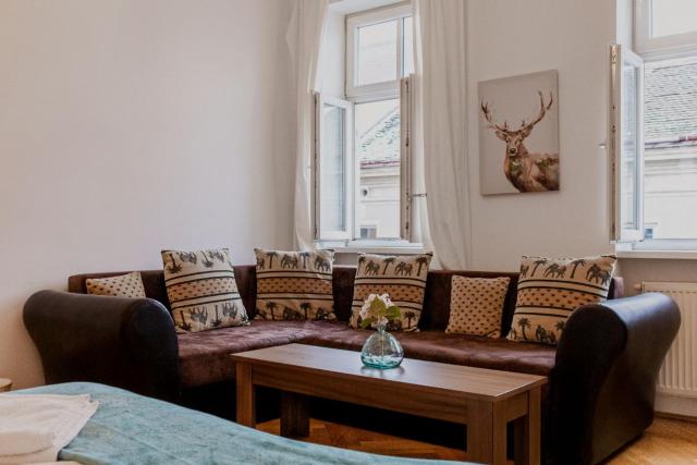 2BR Apt with King Beds & Wi-Fi - Long Stay
