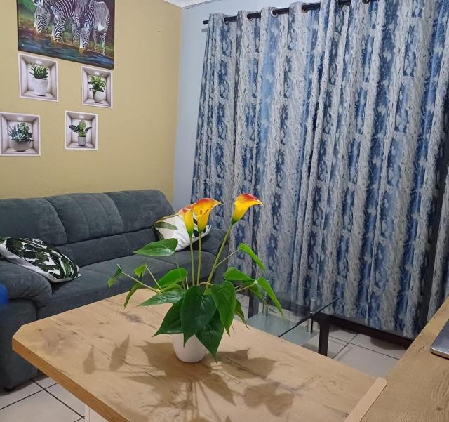 OakwayGuestSuit2 Private 1 Bed Kitchen Bath Aircon