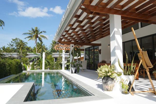 Green 2 bd Garden Villa with Swimming Pool and Unique Furniture
