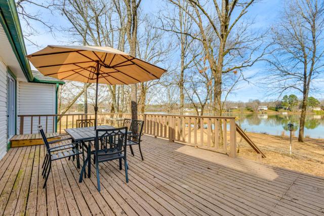 Lakefront Home w/ Yard & Deck in North Little Rock