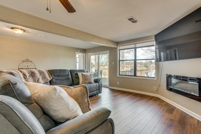 Lakefront Home w/ Yard & Deck in North Little Rock