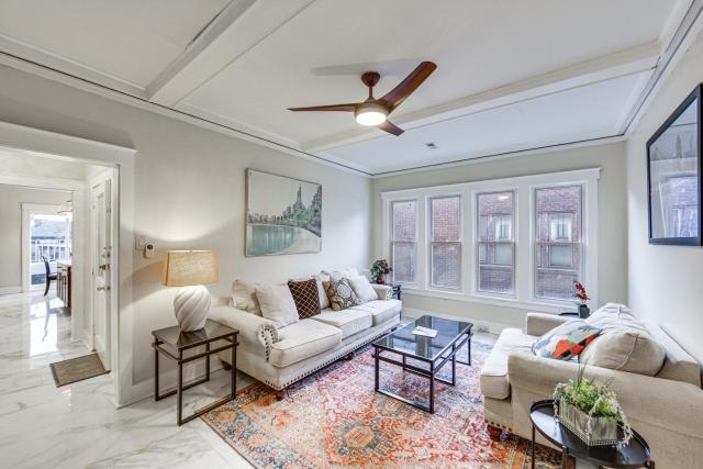4 Mi to Market Square: Bright Apt w/ Balconies