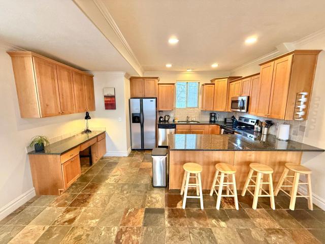 Spacious Townhome Near Downtown