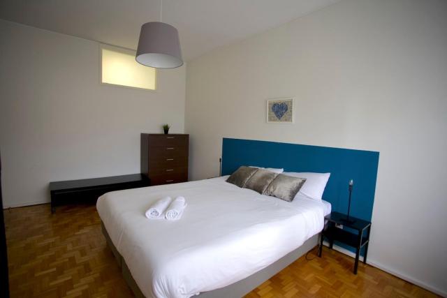 Quiet 3BR Flat - City Center - Warm and Bright - Remote Work