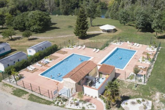 ZEcamping 3 étoiles chiens acceptés piscine en bord de rivière avec Canoë