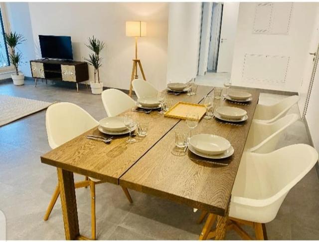 Urban Elegance 2BR Retreat in Luxembourg city