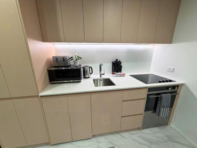 Kimpton James 1-Bedroom Apartment with Balcony