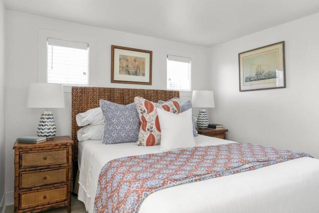 Sunny Beachfront Condo w/ Parking - Ptown West End
