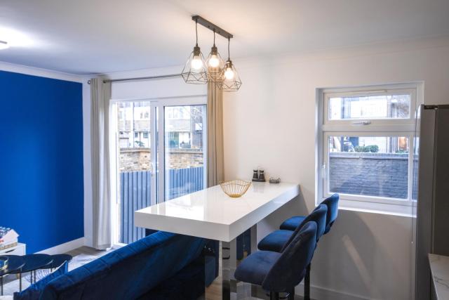 Tower Bridge 4BR Home with Parking and Garden