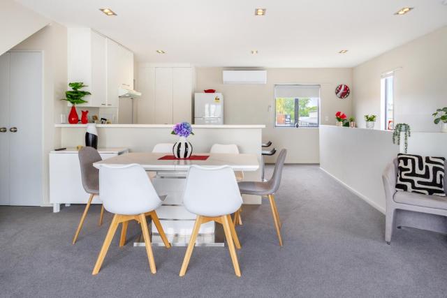 Family-Friendly CHCH Home, Peaceful & Spacious