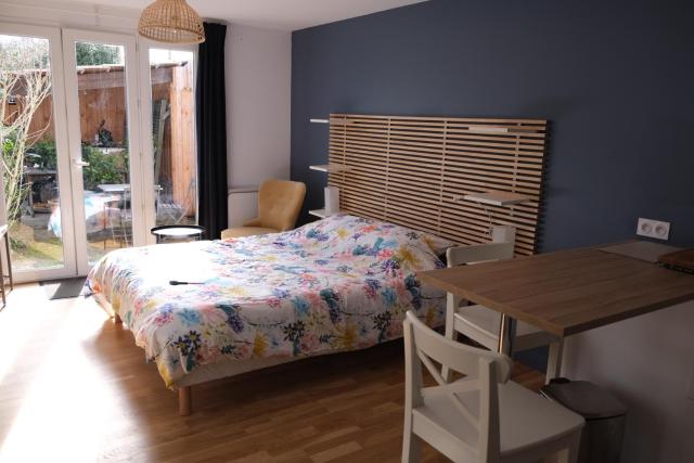 Beau studio calme, indépendant avec terrasse