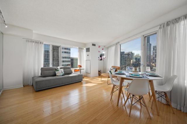 Luxury Suite Eaton Centre near FIFA World Cup