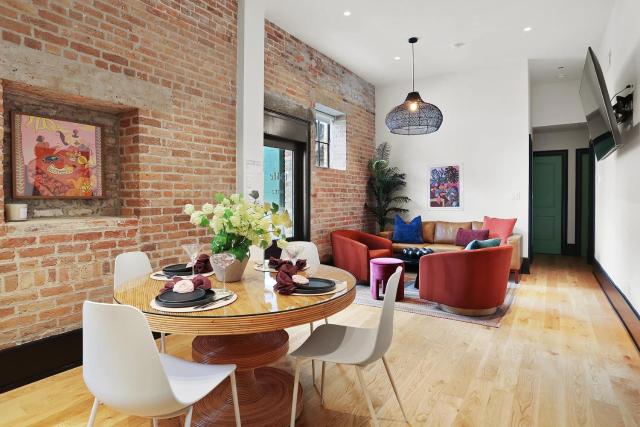 The Gisele - Modern 4BR 3BA for 8 - Pool & Streetcar Stop