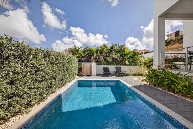 Villa Marie Pampoen - Ruime villa met privézwembad, tropische tuin & toplocatie