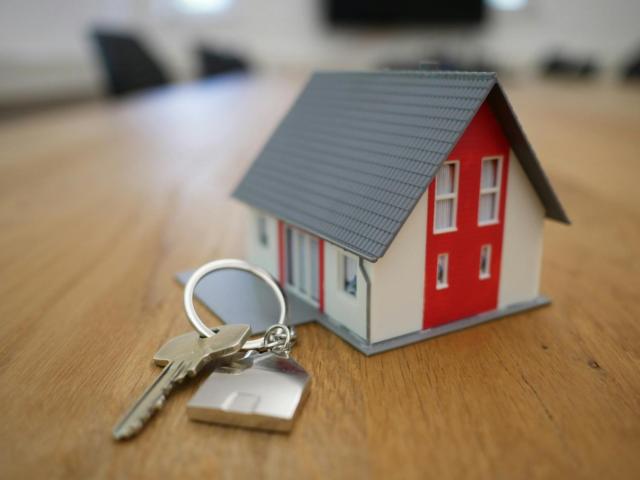 Comfortable 5BR Apartment for 13 Near Liesing Station