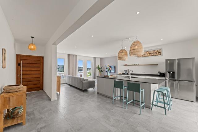 Cura Kaat - Ruime 4 slaapkamer villa met zwembad op gated resort