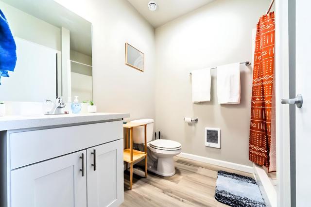 Cozy Micro Suite Unit 5 Sleeps 2 Minutes to Downtown